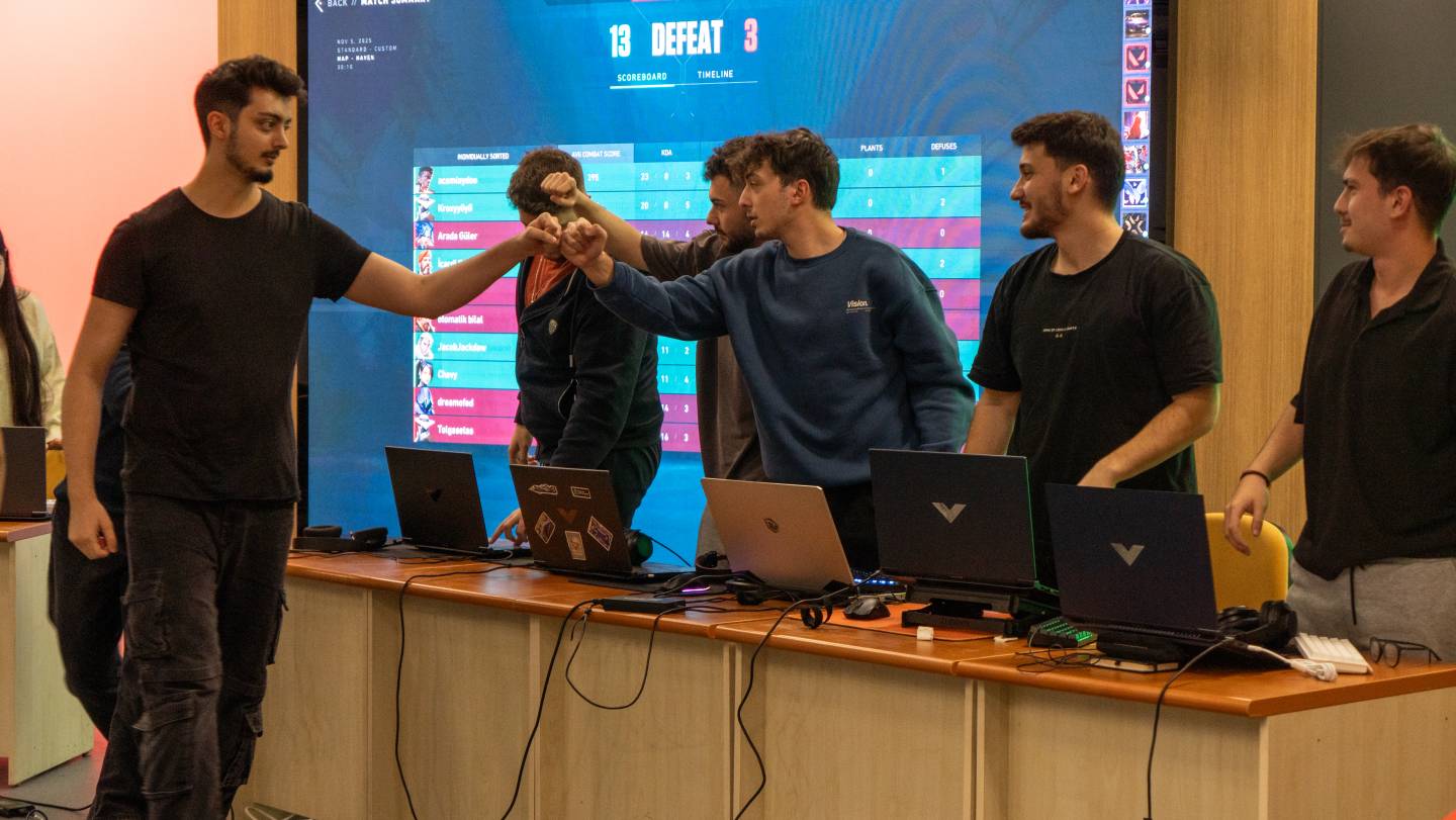 KTÜ?de E-Spor Heyecanı: Valorant Turnuvası Finalinde Büyük Rekabet Yaşandı Fotoğraf 2