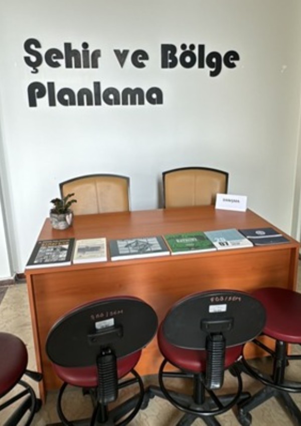 Tanıtım 2025 KTÜ Tercih ve Tanıtım Günleri kapsamında bölüm girişinde danışma alanı kurulmuştur