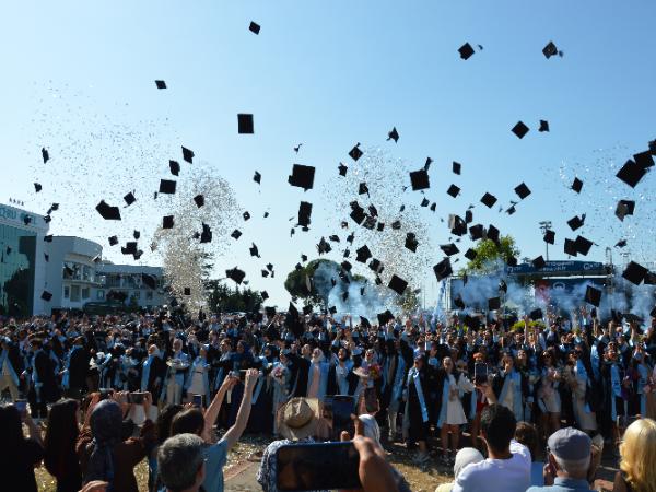 Yönetim Bilişim Sistemleri Bölümü 43. Dönem Mezunlarını Uğurladı