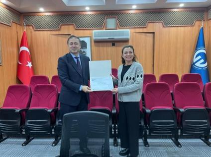 Prof. Dr. H. Ebru ÇOLAK'a Teşekkür Belgesi Takdimi