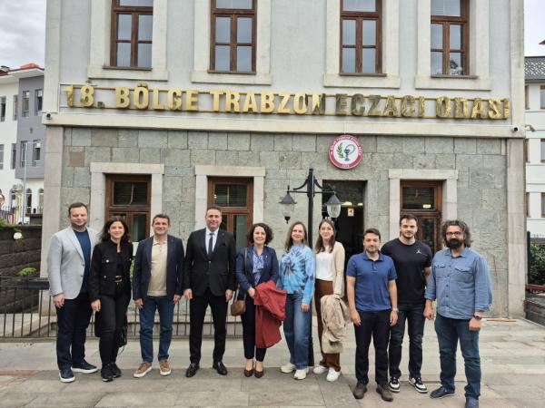 Fakültemiz Yönetiminin 18. Bölge Trabzon Eczacı Odası'na Ziyareti