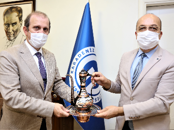 Rektörümüz Prof. Dr. Hamdullah ÇUVALCI'yı, Gümüşhane Üniversitesi Rektörü Prof. Dr. Halil İbrahim ZEYBEK Ziyaret Etti