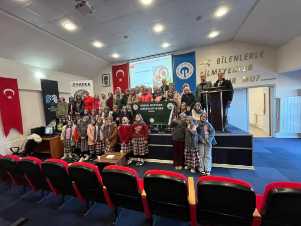 "Sosyal Medyada Gerçekler ve Ben" Projesi Konferanslar Serisinde Araklı Hamit Özdağ İmam Hatip Ortaokulu Konuğumuz Oldu