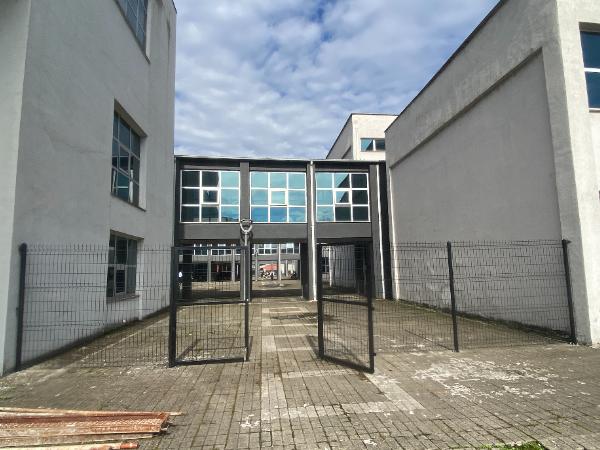 E Blok İnşaat Sahasına Geçiş Kapatıldı