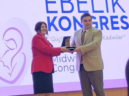 Türkiye'nin Ebelik alanındaki İlk Profesörlerinden Biri Olan Prof.Dr.SONGÜL AKTAŞ'a Plaket Takdimi