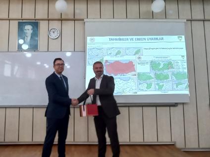 Trabzon Meteoroloji 11. Bölge Müdürü Sayın Barış ÖZGÜN tarafından "Meteoroloji ve Hava Tahmini" konulu seminer verildi.