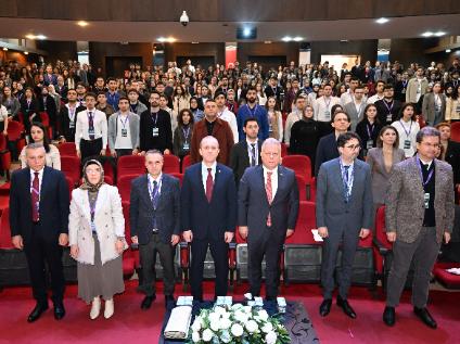 Tıp ve Teknolojiyi Buluşturan Kongre: Öğrencilerimizden Bilime Güçlü Dokunuş!