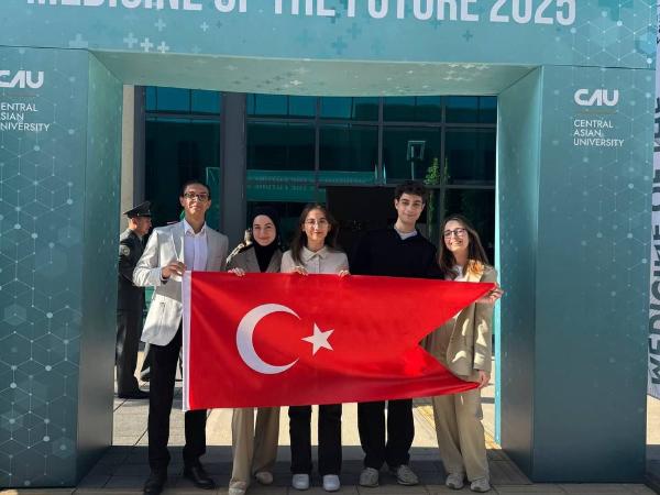 Öğrencilerimiz "Medicine of the Future 2025" Uluslararası Tıp Olimpiyatı'nda Fakültemizi Temsil Etti
