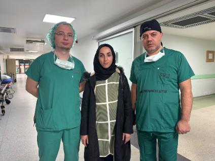 Genç Kadının Böbreğinde Tespit Edilen 20 Santimetrelik Kitle Başarıyla Alındı