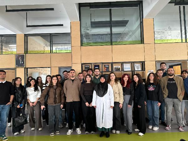 İnşaat Fakültesi Öğrencilerine "Uzman Sohbeti Eşliğinde Çay Saati" Etkinliği Düzenlendi