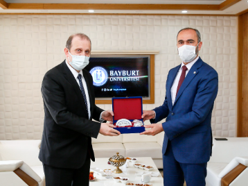 Rektörümüz Prof. Dr. Hamdullah ÇUVALCIdan Bayburt Üniversitesi Rektörü'ne Tebrik Ziyareti