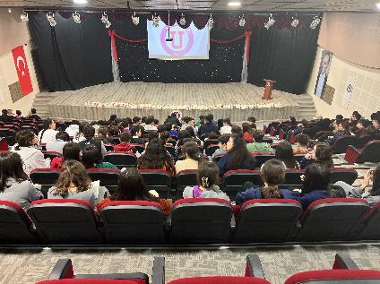 Bölüm Akademisyenlerimiz Uğur Okulları Trabzon Kampüsünde Kariyer Günleri Etkinliğine Katıldı