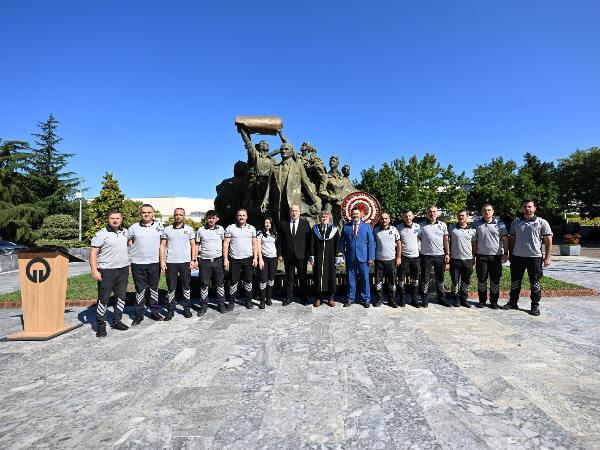 Üniversitemiz 2025-2026 Akademik Yılı Açılışı Çelenk Sunma Töreni Gerçekleştirildi