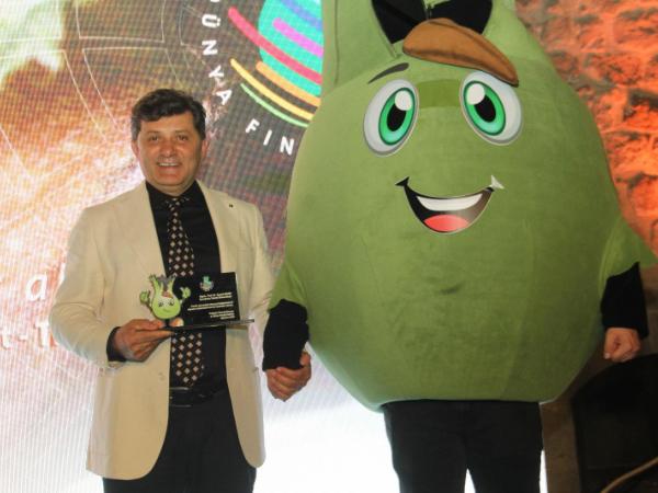 Öğretim Üyelerimizden Prof. Dr. İsmail DEMİR "3. Dünya Fındık Haftası" Etkinliğinde Teşekkür Plaketi ile Ödüllendirildi.