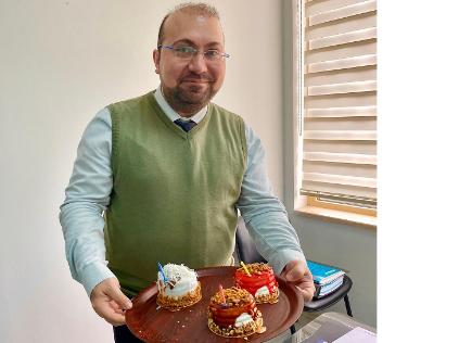 Denizcilik İşletmeleri Yönetimi Bölüm Hocalarımızdan Dr. Öğr. Üyesi Burhan Kayıran'ın Yeni Yaşını Kutladık