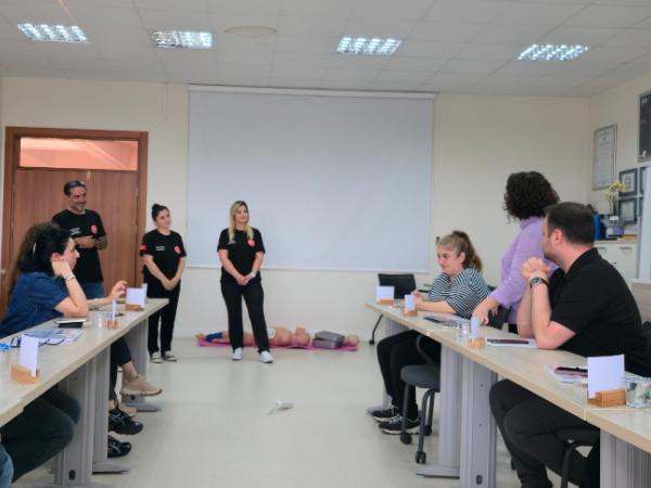 Fakültemiz akademik ve idari personeline yönelik Temel İlk Yardım Eğitimi düzenlendi. 