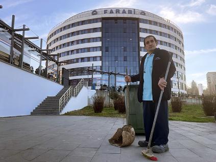 Tedavi için Geldiği Hastanemizin "mıntıka temizliği" 17 Yıldır Ondan Soruluyor