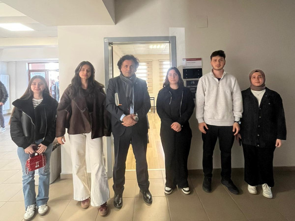 Lojistik ve Dış Ticaret Kulübü Çalışmalarına Yeni Kulüp Odasında Devam Edecek