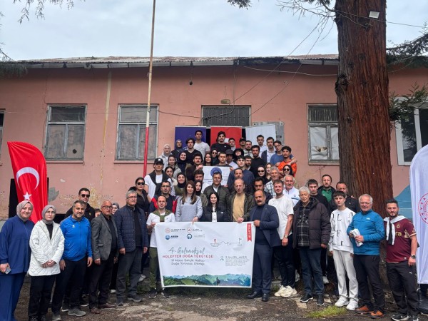 Arsin'de 19 mayıs gençlik haftasında 4. geleneksel holefter doğa yürüyüşü gerçekleştirildi