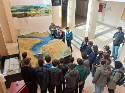 Akçaabat Anadolu Lisesi öğrencileri KTÜ Heyelan Uygulama ve Araştırma Merkezi'ni Ziyaret Etti