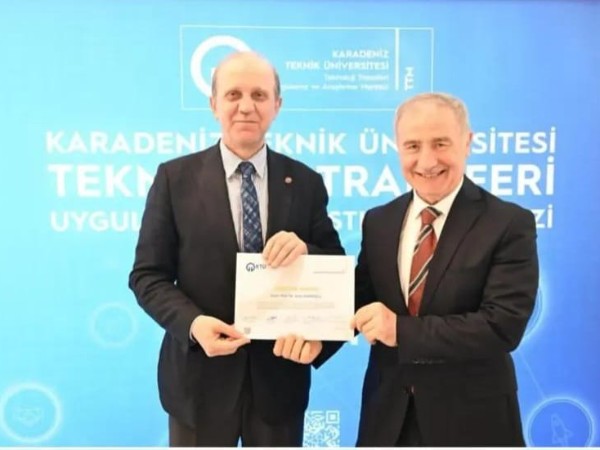 Prof. Dr. Asım KADIOĞLU'na Yapay Zeka Atölyesine Sağladığı Katkılardan Ötürü Teşekkür Belgesi Takdim Edildi