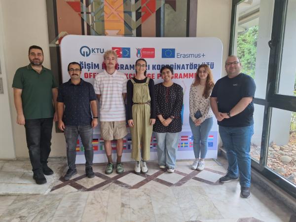Macaristan'dan Gelen Erasmus+ Öğrencilerimiz Türk Dili ve Edebiyatı Bölümü'nde Güz Dönemi Boyunca Eğitimlerine Devam Edecekler.