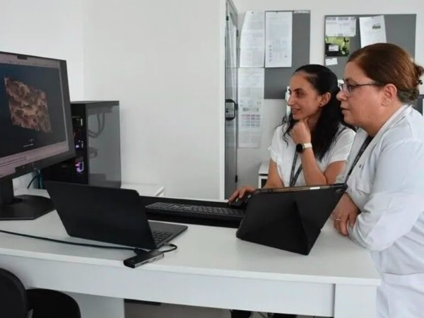 "AI-Powered Software" Solves Focusing Problems in Microscopes