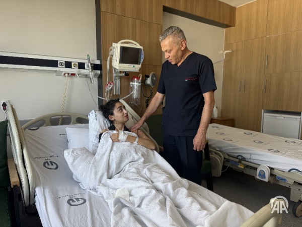 Sağ Ana Bronşu Kopan Genç Kız Başarılı Müdahaleyle Hayata Tutundu