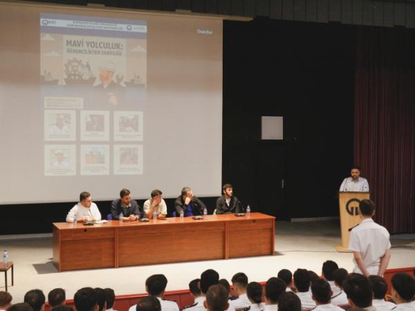 Mavi Yolculuk: Öğrencilikten Zabitliğe