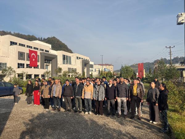 10 Kasım Bayrak Töreni Personelimiz ve Öğrencilerimizin Katılımıyla Yapıldı