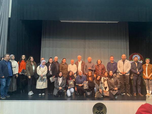 Edebiyatın Dünyasına Kapı Aralamak: Yazı, Dergi, Kitap ve Eleştiri