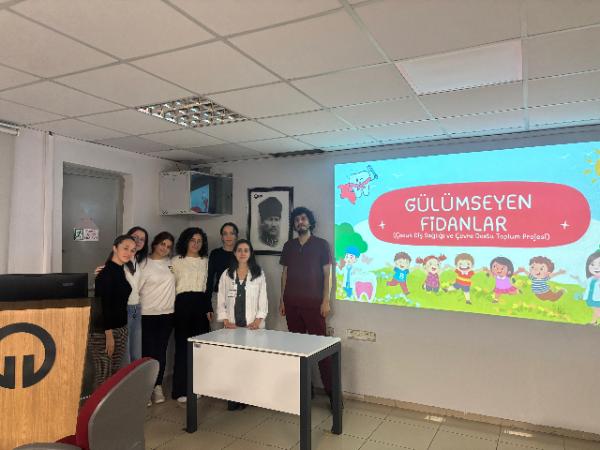 Gülümseyen Fidanlar