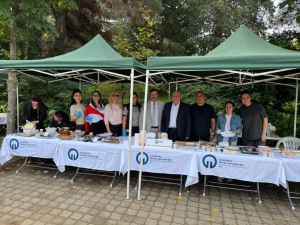 Üniversitemizde Gazze'ye Destek Kermesine Başkanlığımızdan Katkı