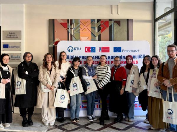 İngiliz Dili ve Edebiyatı Öğrencilerine Gençlik Programları ve Proje Yazma Eğitimi