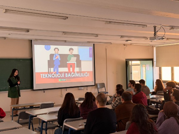 Yeşilay Haftasında Dijital Farkındalık: Teknoloji Bağımlılığına Karşı Bilinçlenme Etkinliği Gerçekleştirildi