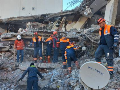 KTÜ Arama ve Kurtarma Ekibimiz Deprem Sahasında 