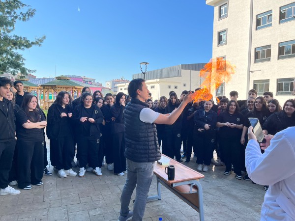 Laboratuvardan Liseye: Bilim Dolu Bir Yolculuk