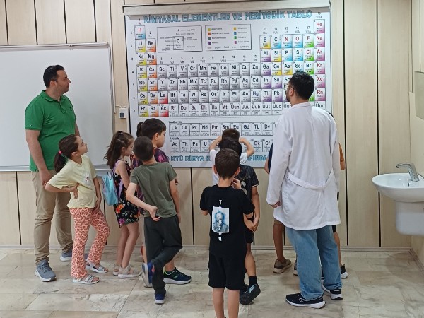 Bölümümüzde Minik Bilim İnsanları Laboratuvar Deneyimi Yaşadı