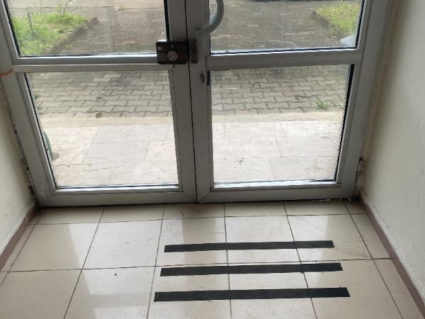 Bina Giriş Kapı Önlerine Kaydırmaz Bant