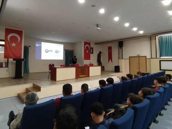 Öğrencimizden Mezun Olduğu Liseye Anlamlı Ziyaret