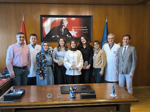 Uzman Doktorlarımıza Plaketleri Takdim Edildi
