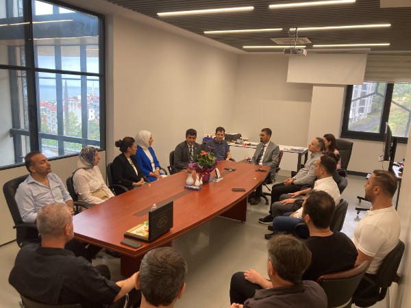 Üniversitemiz Rektör Yardımcısı Prof. Dr. Ömer Faruk URSAVAŞ Merkezimizi Ziyaret Etti
