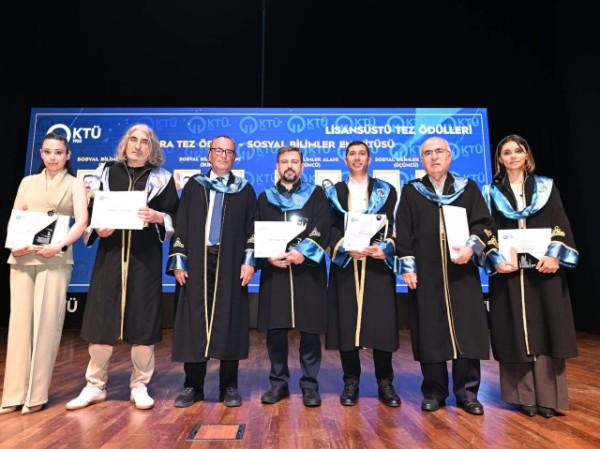 2025 Yılı Lisansüstü Tez Ödülü Sahipleri Plaketlerini Aldılar