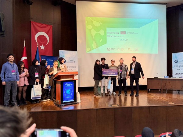 Bölümümüz öğrencileri, Büyük Karadeniz Forumu kapsamında düzenlenen iki yarışmadan 4.lük ve 1.lik dereceleriyle döndü