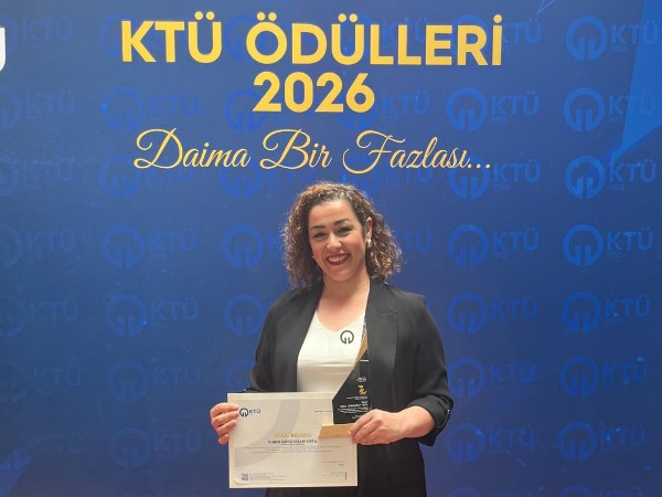 KTÜ'de ''Yılın Değer Katan Personeli'' Ödülü Kübra GÜRDOĞAN USTA'nın
