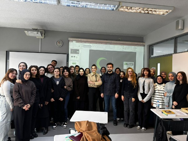 Klinik Psikolog Hazal Saylam, Psikolojiye Giriş I Dersine Misafir Konuşmacı Olarak Katılmıştır