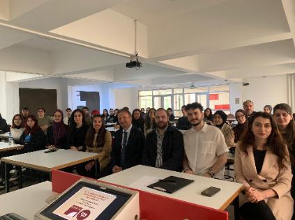İç Mimarlar Odası Trabzon Şubesi birinci sınıf öğrencileriyle toplantı gerçekleştirdi.