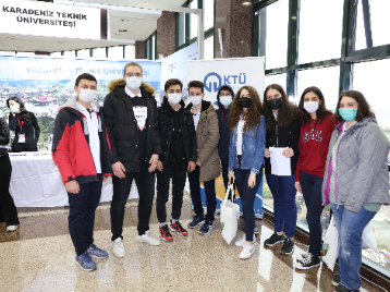 KTÜ, Lise ve Dengi Okullarda Öğrenim Gören Öğrencilerle Fuarda Bir Araya Geldi