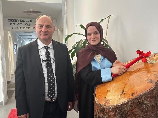 Fakülte Birincisi Feyza Demircinin Adı Mezuniyet Kütüğüne Çakıldı