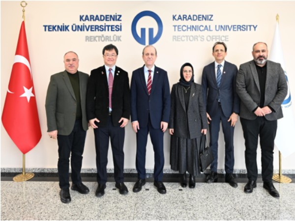 Tayvan'lı Bilim İnsanı Prof. Dr. Chi Chang Chang Üniversitemizi ve Sayın Rektörümüzü Ziyareti